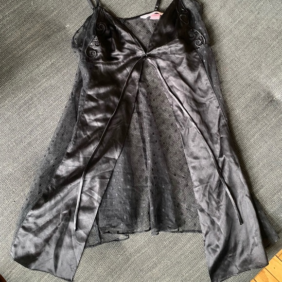 VS Lingerie - Picture 1 of 2